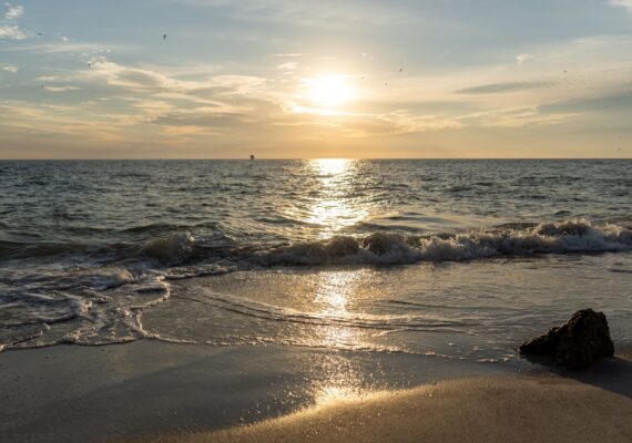 Beachfront Bliss: Why John’s Pass Condos Offer the Perfect Gulf Coast Vacation 